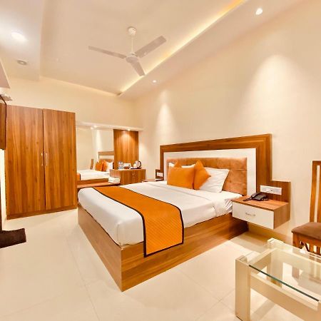 Hotel White And Restaurant 300 Mtr From Golden Temple Amritsar Eksteriør billede