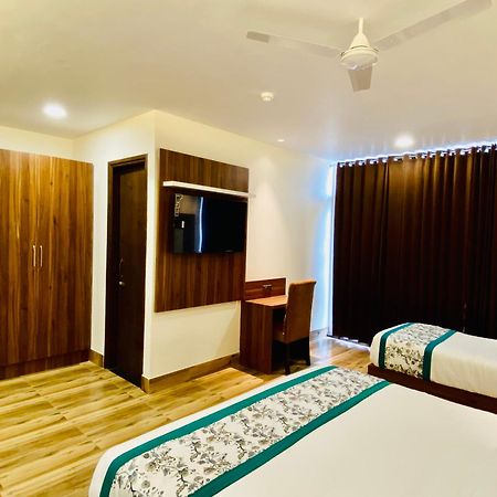 Hotel White And Restaurant 300 Mtr From Golden Temple Amritsar Eksteriør billede