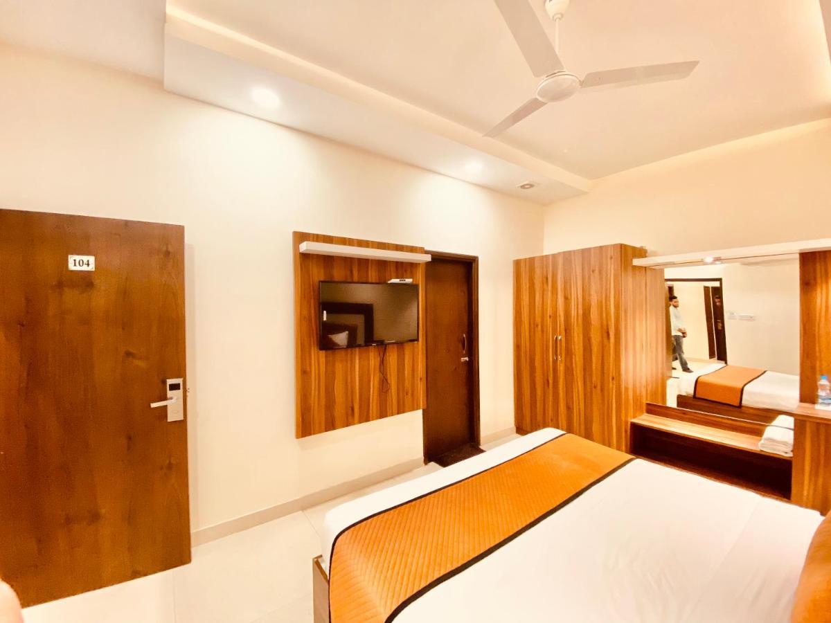 Hotel White And Restaurant 300 Mtr From Golden Temple Amritsar Eksteriør billede