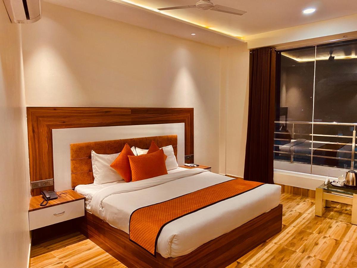Hotel White And Restaurant 300 Mtr From Golden Temple Amritsar Eksteriør billede