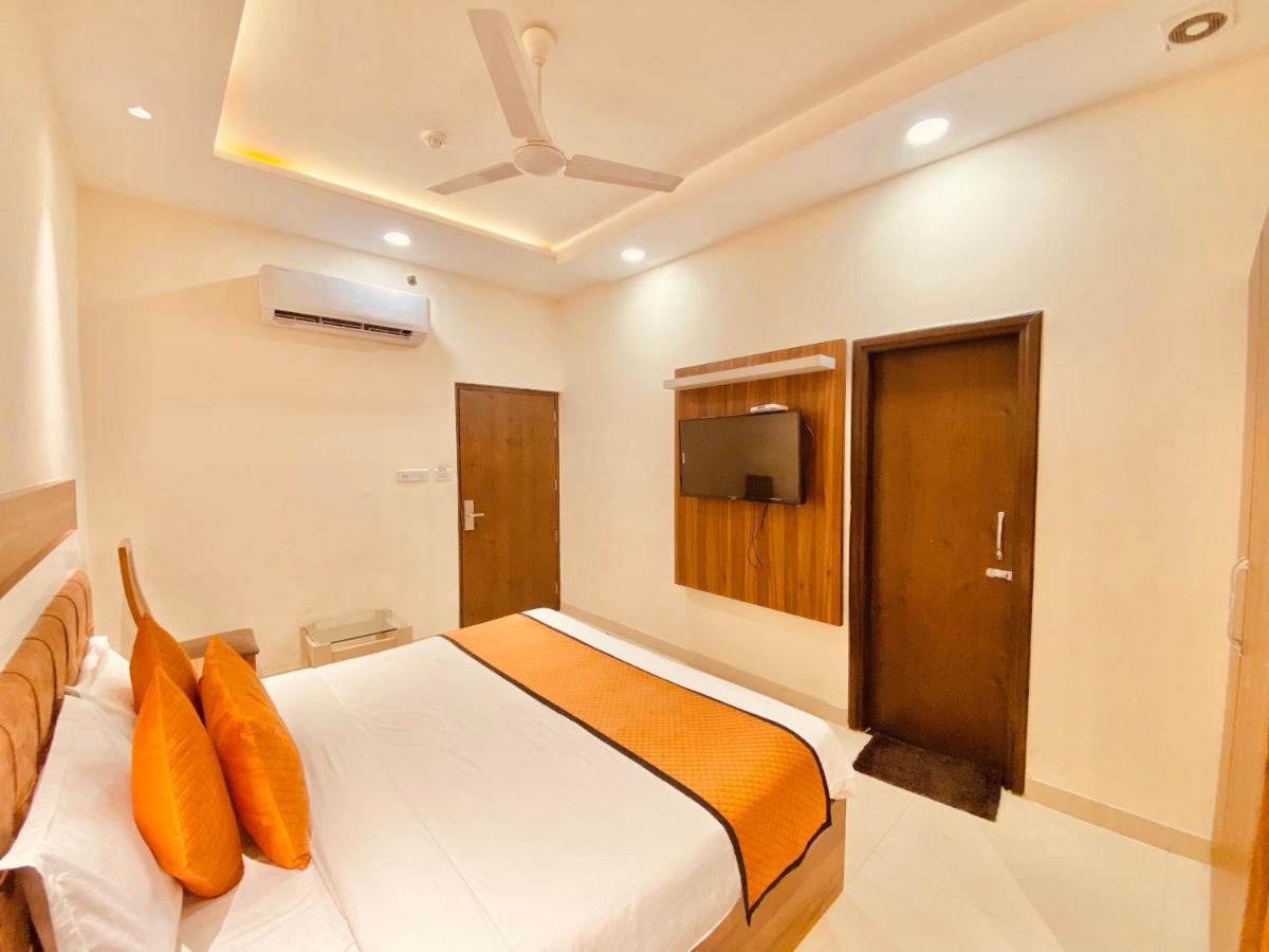 Hotel White And Restaurant 300 Mtr From Golden Temple Amritsar Eksteriør billede