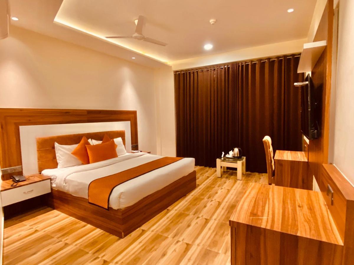 Hotel White And Restaurant 300 Mtr From Golden Temple Amritsar Eksteriør billede