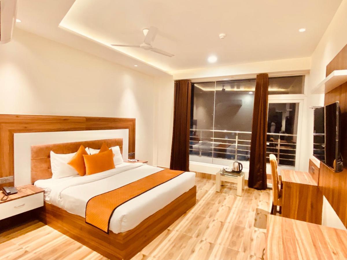 Hotel White And Restaurant 300 Mtr From Golden Temple Amritsar Eksteriør billede