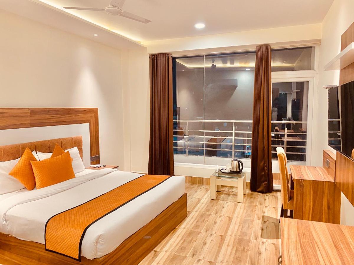 Hotel White And Restaurant 300 Mtr From Golden Temple Amritsar Eksteriør billede