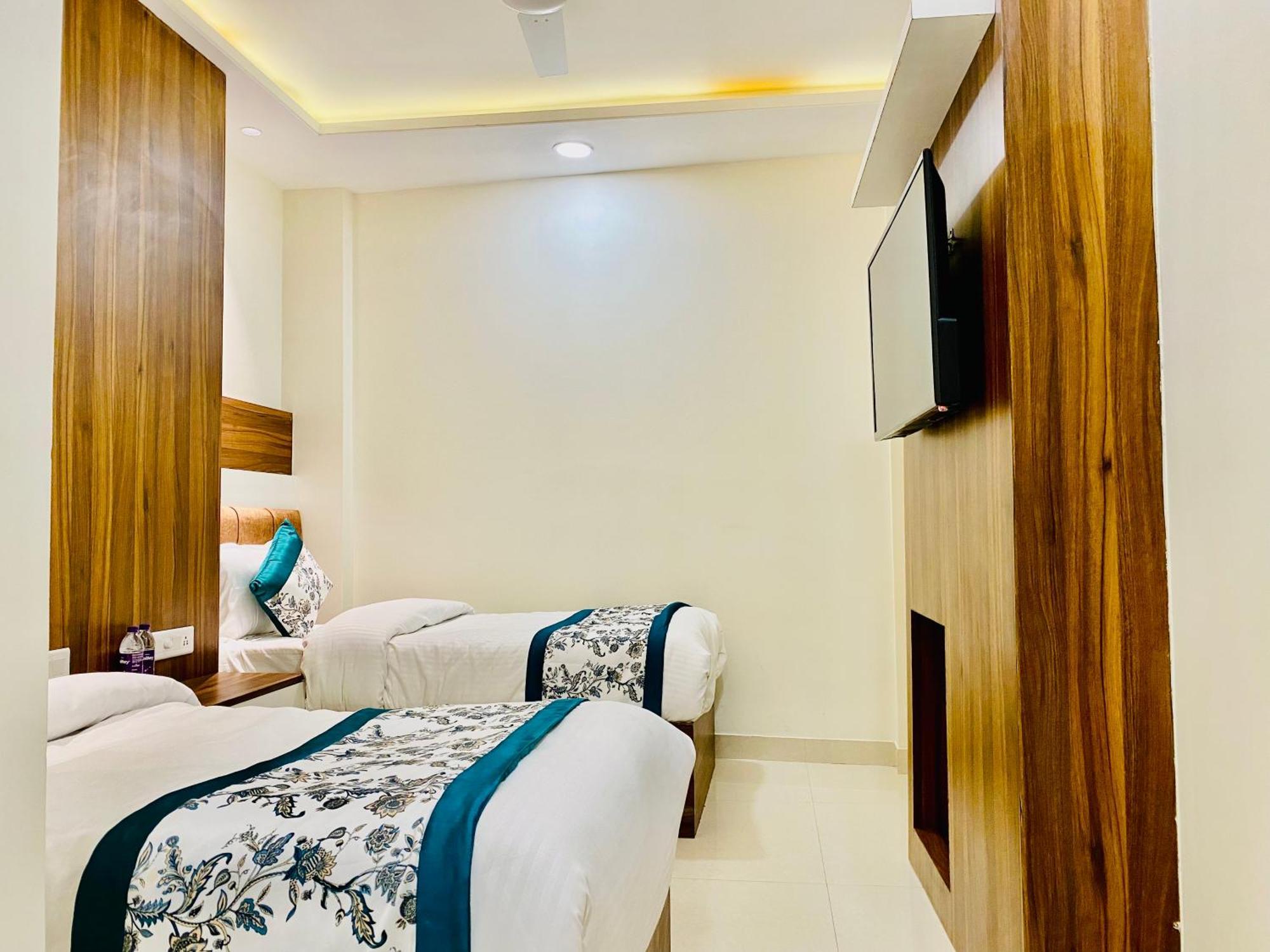 Hotel White And Restaurant 300 Mtr From Golden Temple Amritsar Eksteriør billede