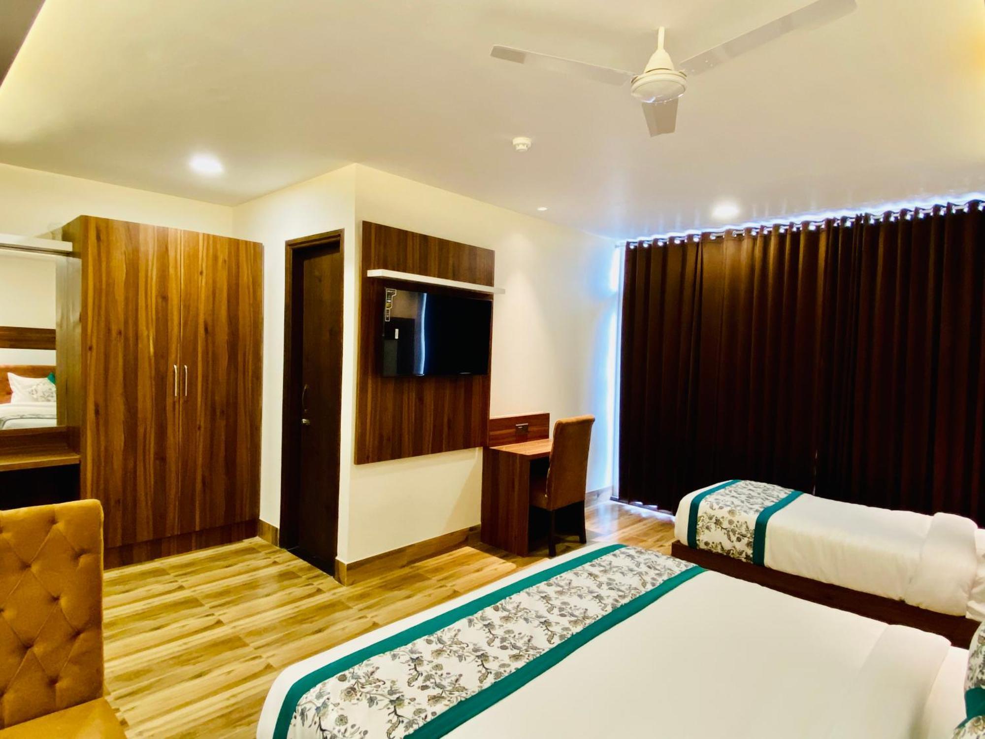 Hotel White And Restaurant 300 Mtr From Golden Temple Amritsar Eksteriør billede