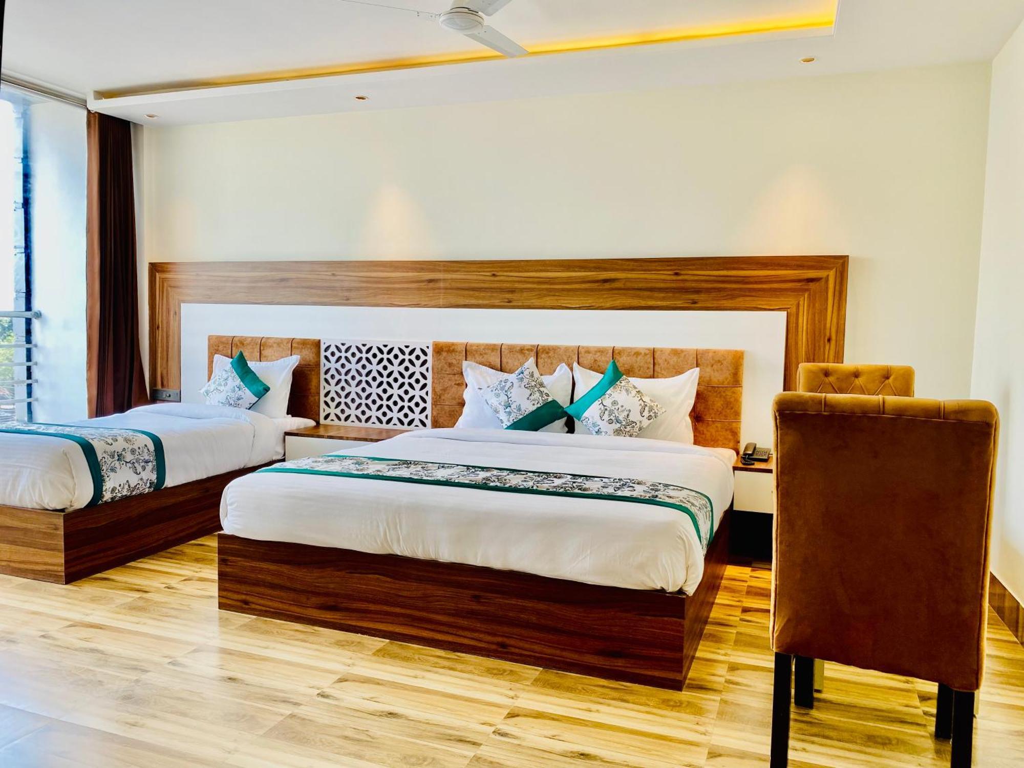 Hotel White And Restaurant 300 Mtr From Golden Temple Amritsar Eksteriør billede